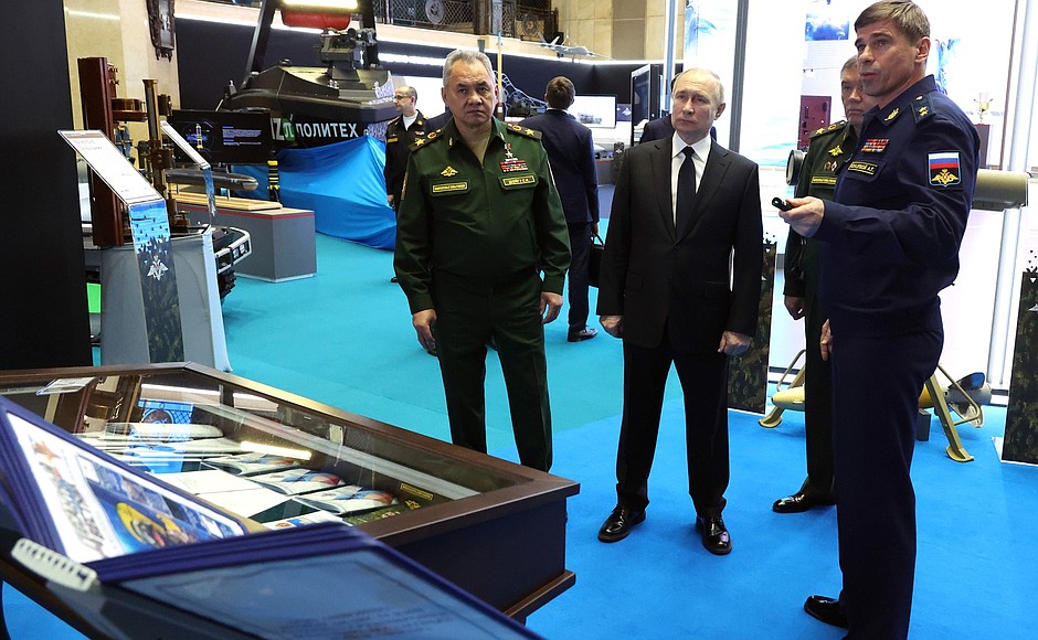 Before the meeting, the President visited the exhibition of modern and future samples of equipment, arms, ammunition and means of protection for the troops in the various branches. The President was accompanied by Defence Minister Sergei Shoigu and Chief of the Armed Forces General Staff Valery Gerasimov.