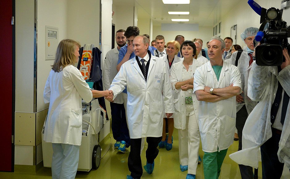 Во время посещения Федерального научно-клинического центра детской гематологии, онкологии и иммунологии имени Дмитрия Рогачёва.