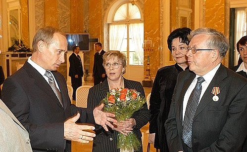 С почетными гражданами Санкт-Петербурга Алисой Фрейндлих, Ириной Богачевой и Андреем Петровым.