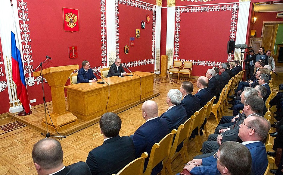 Sergei Ivanov introduced the new Presidential Plenipotentiary Envoy to the Northwestern Federal District, Vladimir Bulavin, to the heads of the federal district's regions.