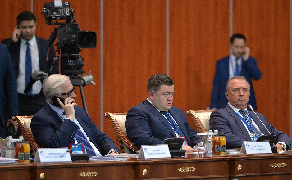 Before the 13th Russia-Kazakhstan Interregional Cooperation Forum. Left to right: President of the Russian Union of Industrialists and Entrepreneurs Alexander Shokhin, Russian Export Centre CEO Pyotr Fradkov and President of the Russian Chamber of Commerce and Industry Sergei Katyrin.