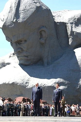С Президентом Белоруссии Александром Лукашенко на территории мемориального комплекса «Брестская крепость-герой».
