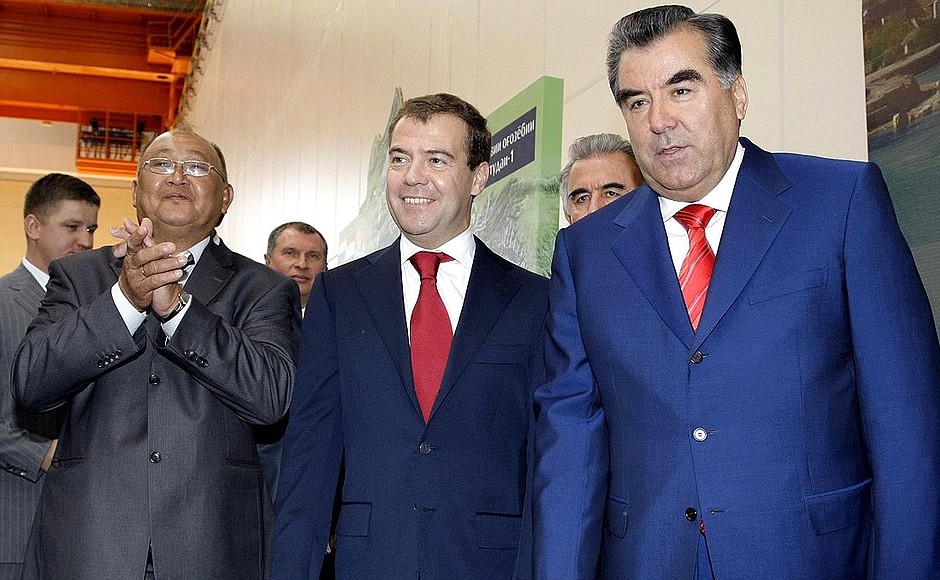 На открытии Сангтудинской ГЭС-1. С Президентом Таджикистана Эмомали Рахмоном.