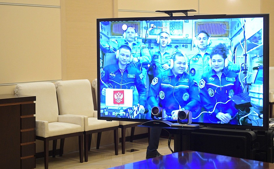 Vladimir Putin congratulated the crew of the International Space Station on Cosmonauts' Day.