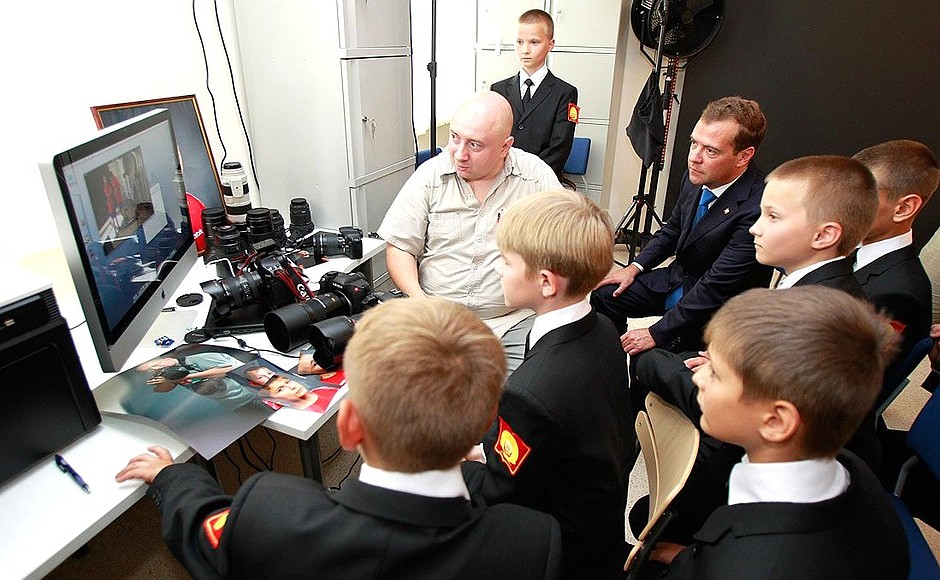 During his visit to the Stavropol Presidential Cadet Academy, Dmitry Medvedev viewed a photography studio.