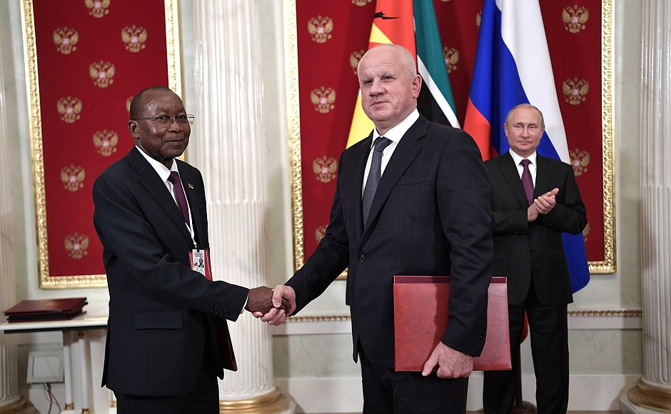 Церемония обмена документами, подписанными в ходе официального визита Президента Республики Мозамбик в Российскую Федерацию.