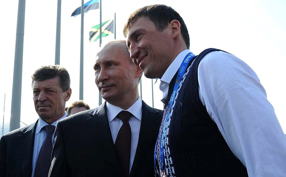 С олимпийским чемпионом и серебряным призёром Олимпийских игр в лыжных гонках Александром Легковым во время посещения Олимпийского парка.