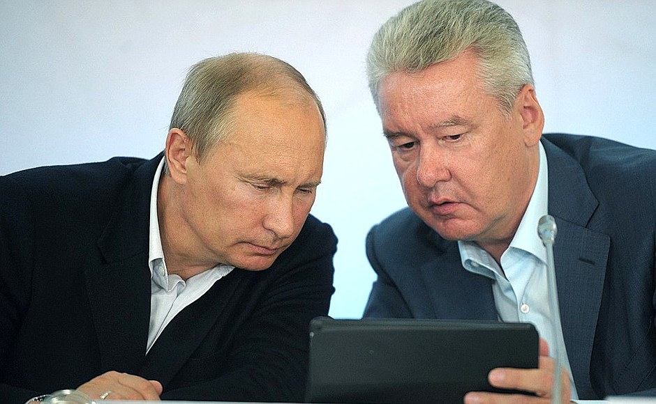 With Mayor of Moscow Sergei Sobyanin at a meeting of the Russian Geographical Society’s Board of Trustees.