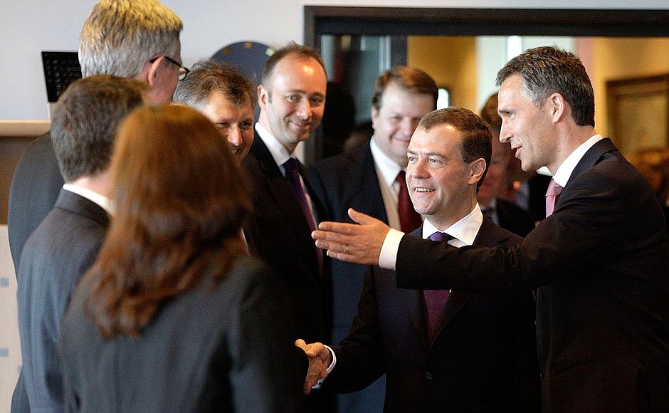 Presenting the members of delegations. With Norwegian Prime Minister Jens Stoltenberg.