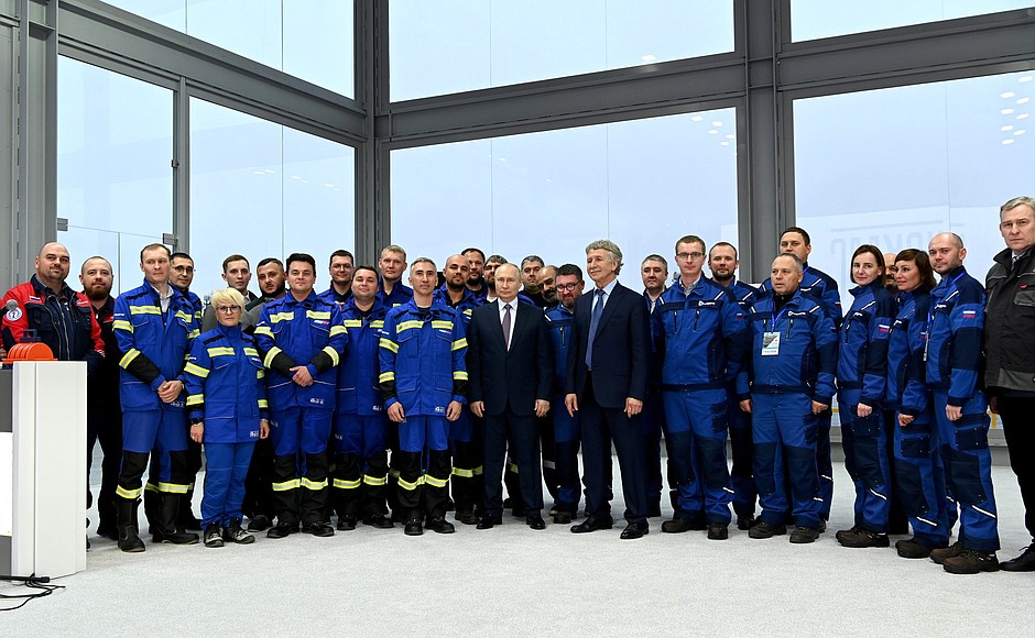 По окончании церемонии отправки первой технологической линии сжижения природного газа на основаниях гравитационного типа в рамках проекта «Арктик СПГ-2».