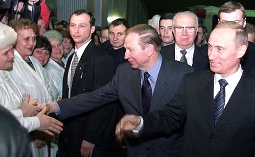 President Putin with President Leonid Kuchma of Ukraine meeting workers at Yuzhny Mashinostroitelny Zavod (South Machine-Building Plant).