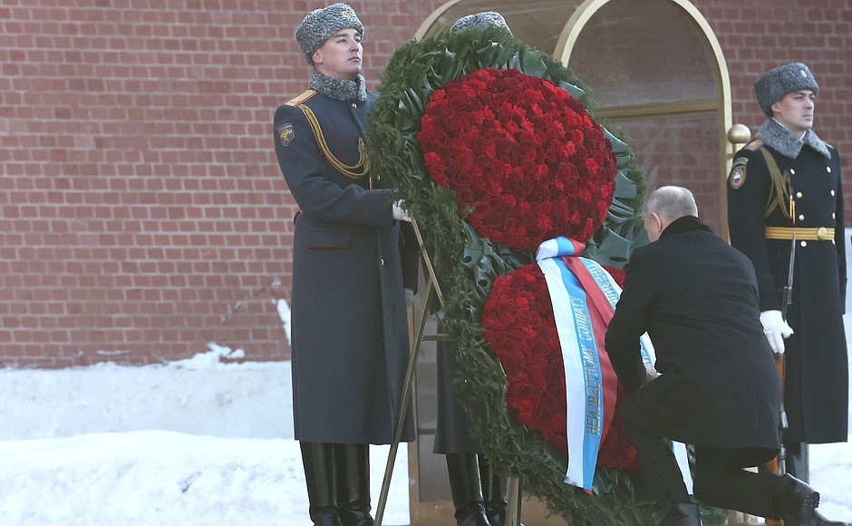 Wreath-laying at the Tomb of the Unknown Soldier.