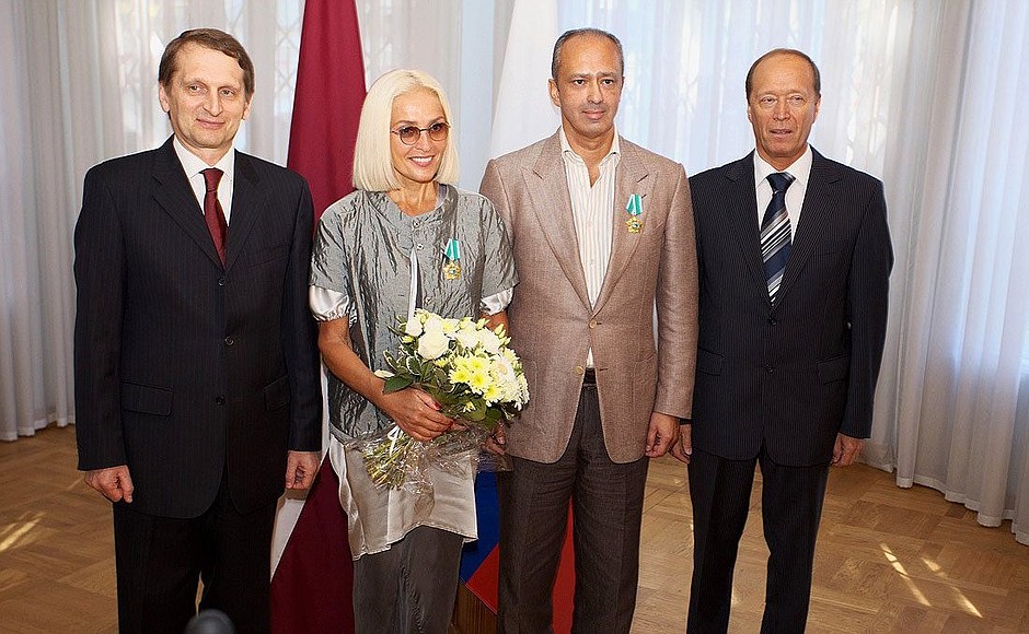 Sergei Naryshkin presented Russian Order of Friendship to the singer Laima Vaikule and chairman of the steering committee of the New Wave young pop singers competition Alexander Shenkman. Far right: Russian Ambassador to Latvia Alexander Veshnyakov.