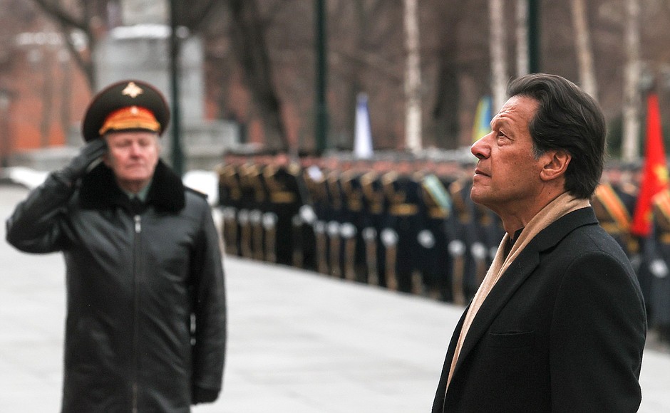 Before Russian-Pakistani talks, Prime Minister of Pakistan Imran Khan laid a wreath at the Tomb of the Unknown Soldier by the Kremlin wall.