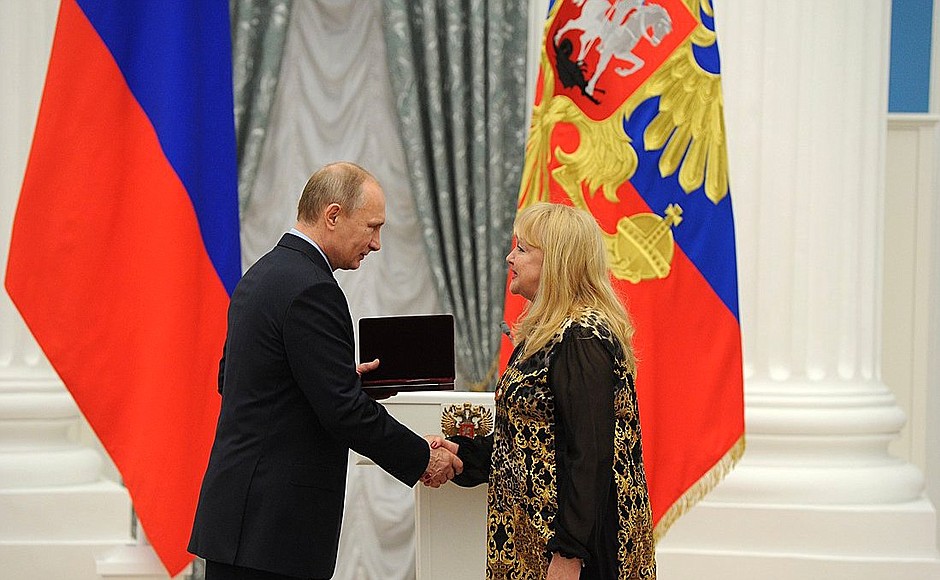 Presenting state decorations to prominent figures in culture and the arts. Honorary title of National Artist of Russia is conferred to film actress Natalya Gvozdikova.