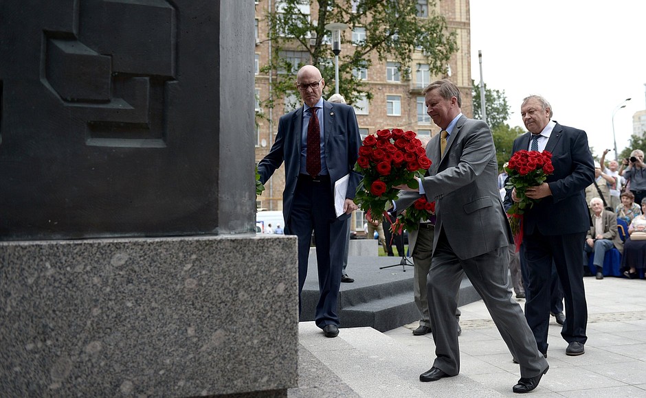 Sergei Ivanov takes part in unveiling of a monument to Nobel Prize winner, Academician Alexander Prokhorov.