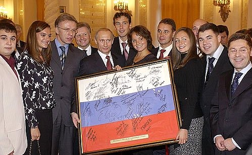 С российскими спортсменами-олимпийцами.