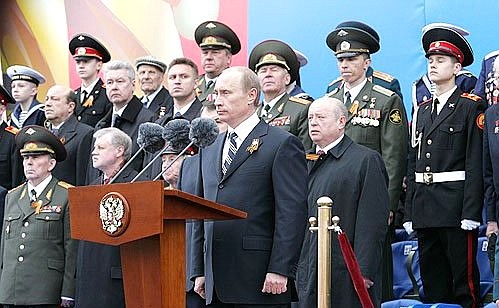 Выступление на военном параде в честь 62-й годовщины Победы в Великой Отечественной войне.