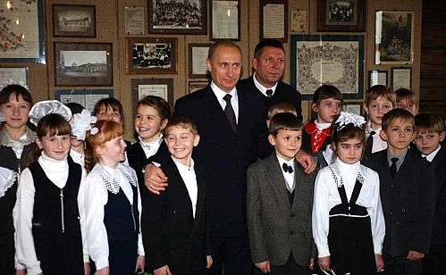 С учениками начальной школы села Константиново.