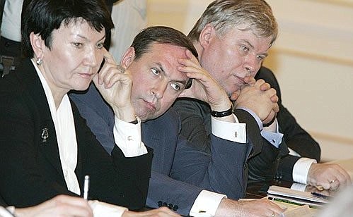 Встреча с членами Совета Общественной палаты. Слева направо: Александра Очирова, Вячеслав Никонов, Анатолий Кучерена.