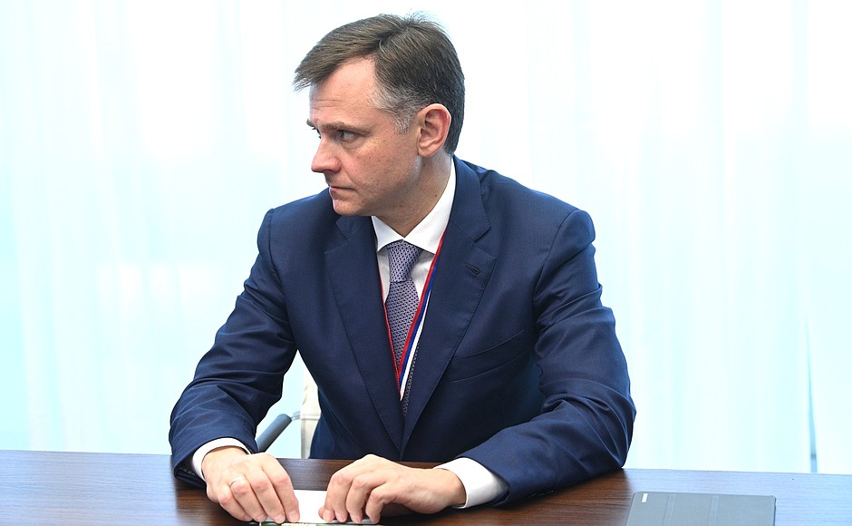 Head of United Aircraft Corporation Yury Slyusar at a meeting on key projects in civil aircraft engineering.