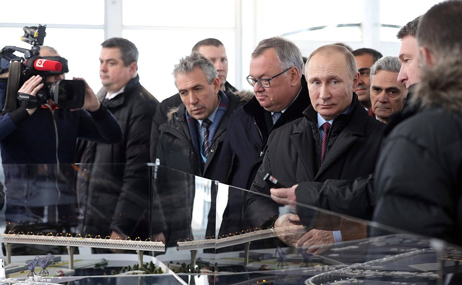 Владимир Путин принял участие в церемонии открытия центрального участка внутригородской платной скоростной магистрали «Западный скоростной диаметр» в Санкт-Петербурге.