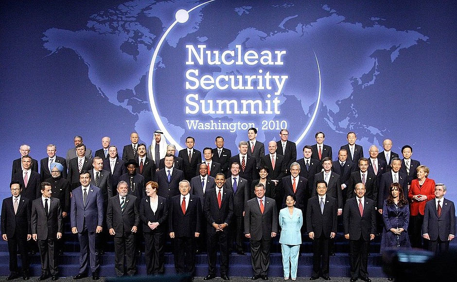 Участники саммита по ядерной безопасности.