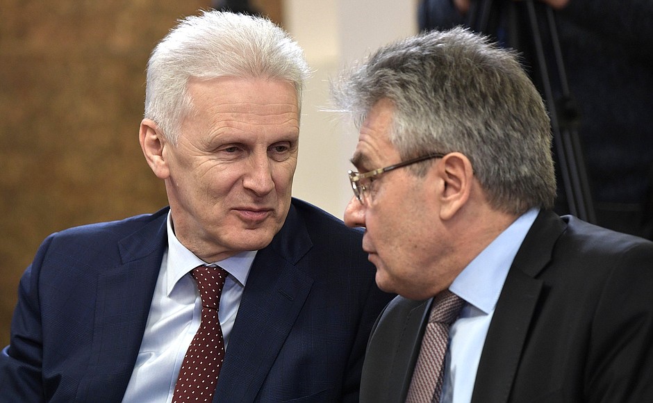 Presidential Aide Andrei Fursenko (left) and President of the Russian Academy of Sciences Alexander Sergeyev before the meeting with the leadership of the Russian Academy of Sciences and Kurchatov Institute.