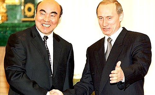 С Президентом Киргизии Аскаром Акаевым.