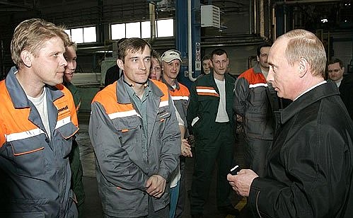 С рабочими лесопромышленного комплекса «Монди Бизнес Пейпа Сыктывкарский ЛПК».