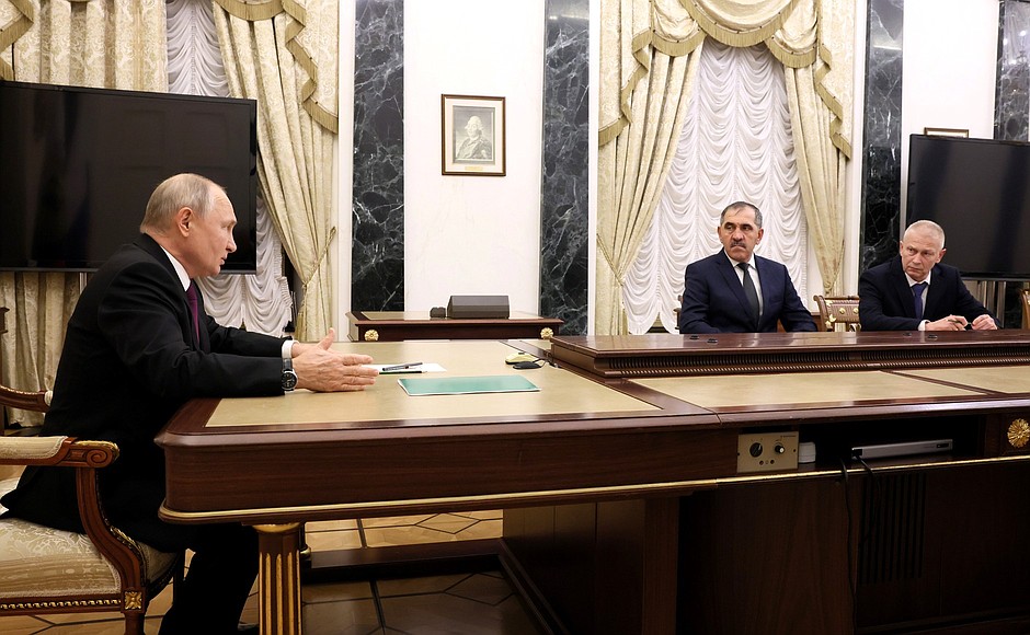 With Deputy Defence Minister Yunus-Bek Yevkurov and Andrei Troshev.