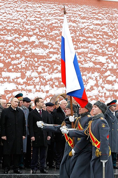 В День защитника Отечества Президент возложил венок к Могиле Неизвестного Солдата.