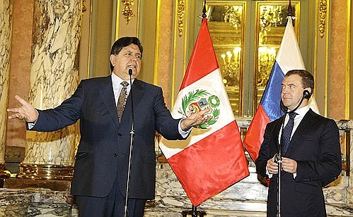 После подписания совместного заявления. С Президентом Перу Аланом Гарсия Пересом.