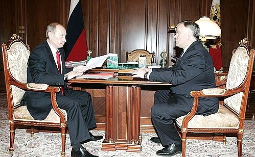 С президентом ОАО «Российские железные дороги» Владимиром Якуниным.