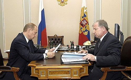 Рабочая встреча с руководителем Федеральной службы по контролю за оборотом наркотиков Виктором Черкесовым.