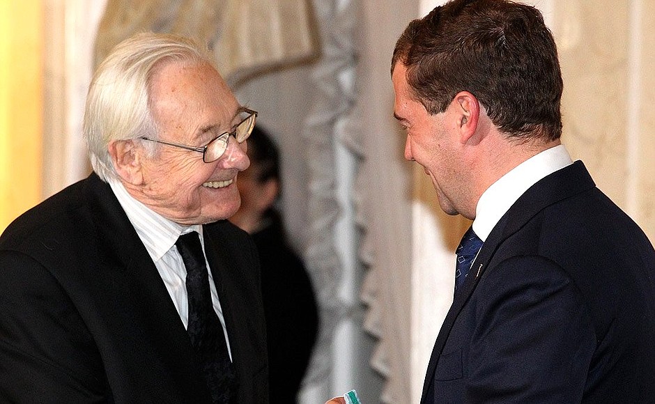 Dmitry Medvedev presented the Order of Friendship to Polish film director Andrzej Wajda for his contribution to the development of cultural ties between Russia and Poland.