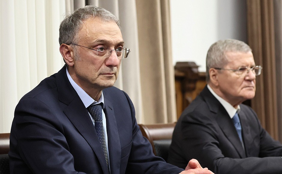 Senator of the Russian Federation Suleiman Kerimov (left) and Presidential Plenipotentiary Envoy to the North Caucasus Federal District Yury Chaika during a meeting on the development of tourism.