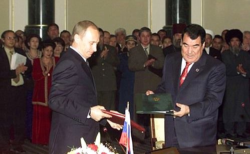 President Putin with Turkmen President Saparmurat Niyazov during the signing of the bilateral Friendship and Cooperation Treaty.