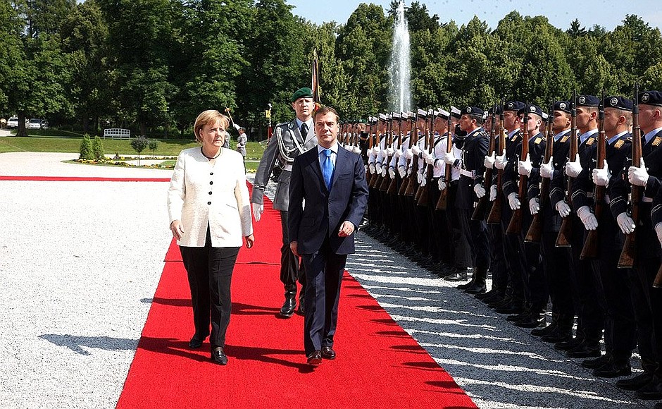Official meeting ceremony between Dmitry Medvedev and Chancellor of Germany Angela Merkel.