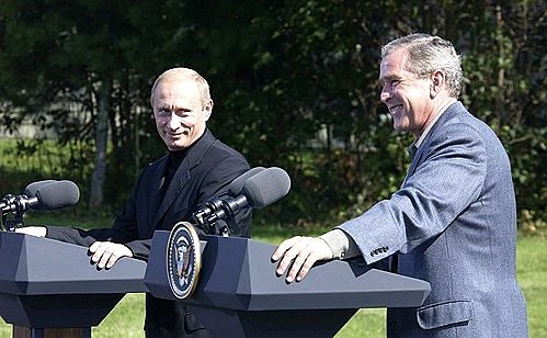 На совместной пресс-конференции с Президентом США Джорджем Бушем.