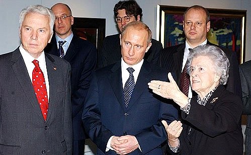 At an exhibition of German artists. To the left of the President, the German ambassador to Russia, Hans Friedrich von Pletz. To the right of the President, the director of the Pushkin Museum of Art, Irina Antonova.