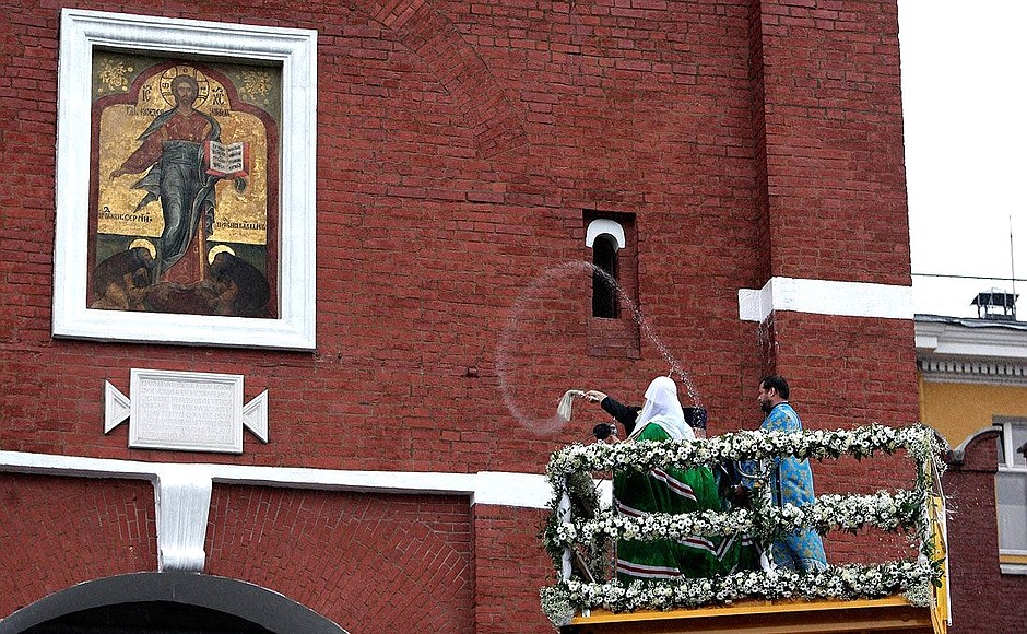 Ceremony consecrating the icon above the gate of the Kremlin's Spasskaya Tower.