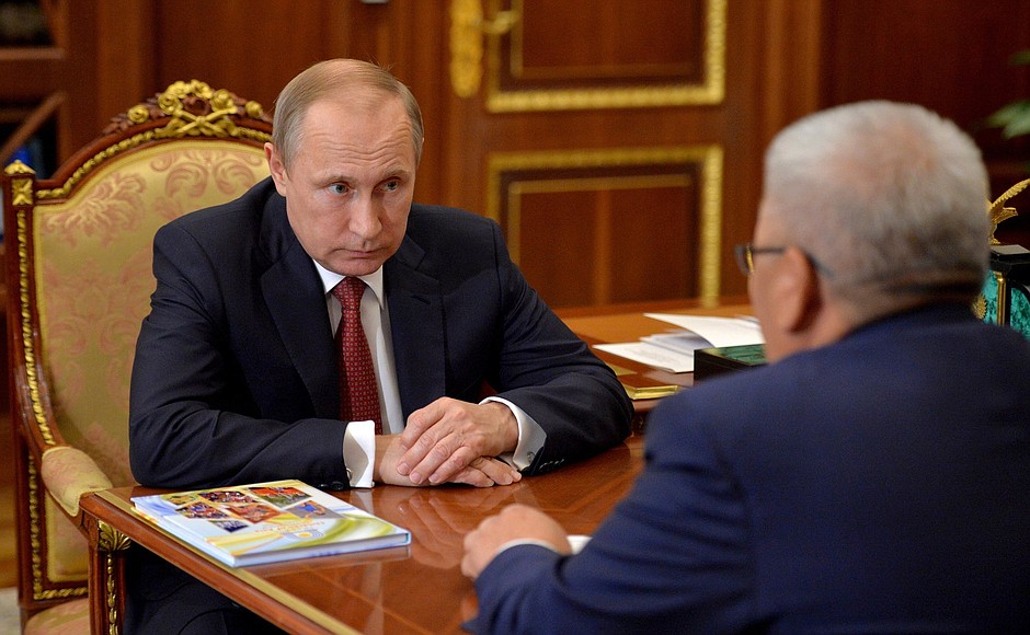 Во время рабочей встречи с главой Республики Саха (Якутия) Егором Борисовым.