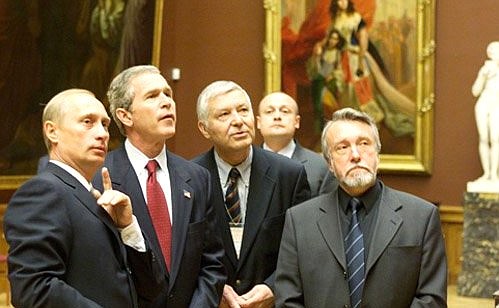 Visiting the Russian Museum. President Putin enjoying the exhibition with US President George Bush and Museum Director Vladimir Gusev (right).