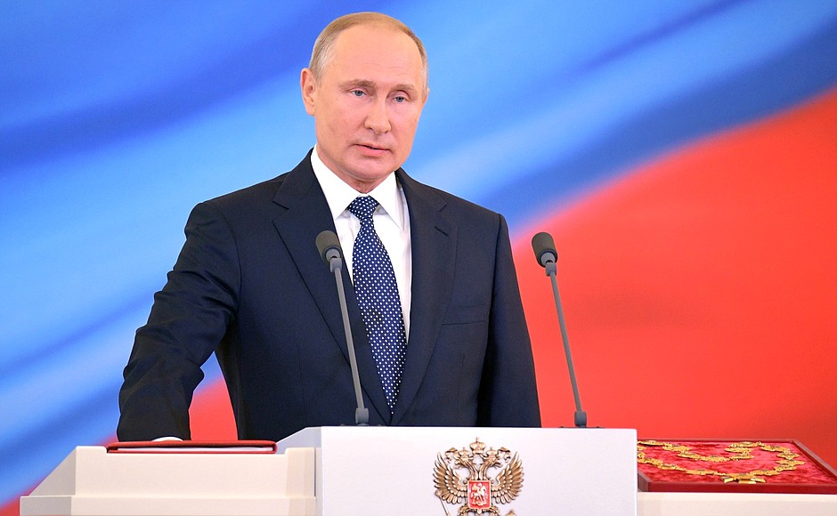 Vladimir Putin takes the oath to the people of Russia.