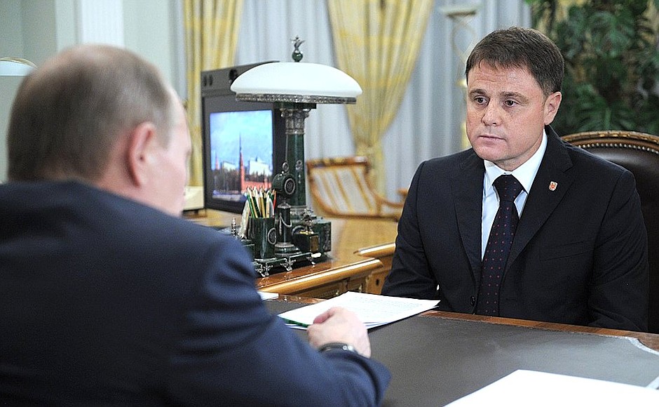 Во время рабочей встречи с губернатором Тульской области Владимиром Груздевым.