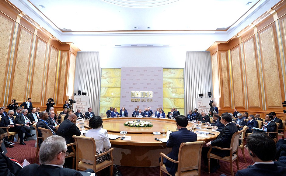 Встреча глав государств БРИКС в расширенном составе.
