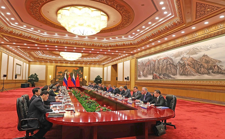 Переговоры с Председателем КНР Си Цзиньпином в расширенном составе.