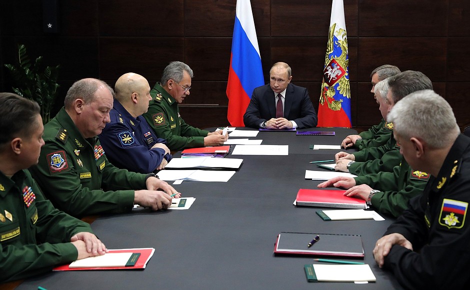 Meeting with senior Defence Ministry officials and commanders of military districts and the Northern Fleet.