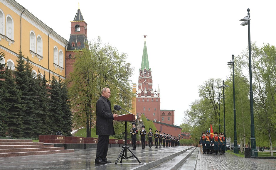 Sppech at a flower-laying ceremony at the Tomb of the Unknown Soldier in the Alexander Garden.
